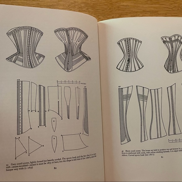 rare 70’s Book 🌸 Corsets & Crinolines book 🌸 Norah Waugh - Picture 3 of 12
